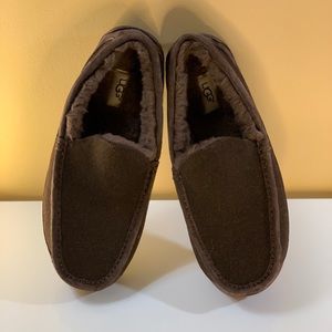 Men’s UGG ascot slippers in size 10